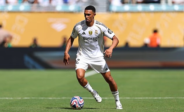 Trent Alexander-Arnold mắc sai lầm, CĐV Liverpool mỉa mai Real Madrid