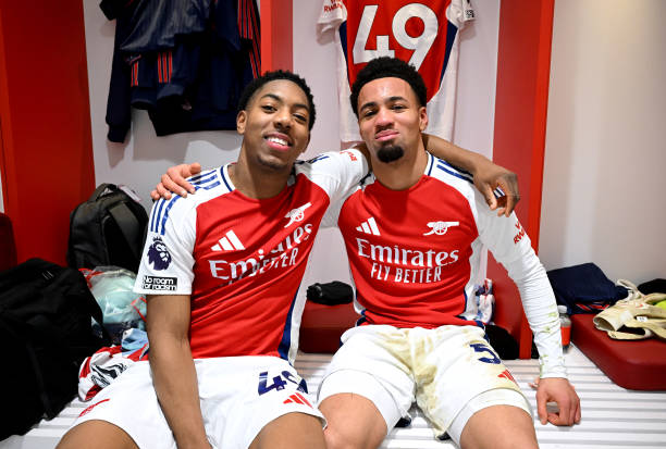 Ảnh minh họa cho bài viết về Hai “viên ngọc thô” Hale End giúp Arsenal tiết kiệm hàng chục triệu bảng