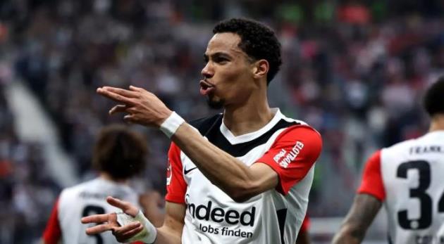 Ekitike quá đắt, Chelsea tính phương án Joao Pedro