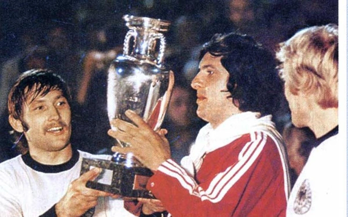 Cú sút ấy đưa Panenka và Tiệp Khắc lên đỉnh Châu Âu