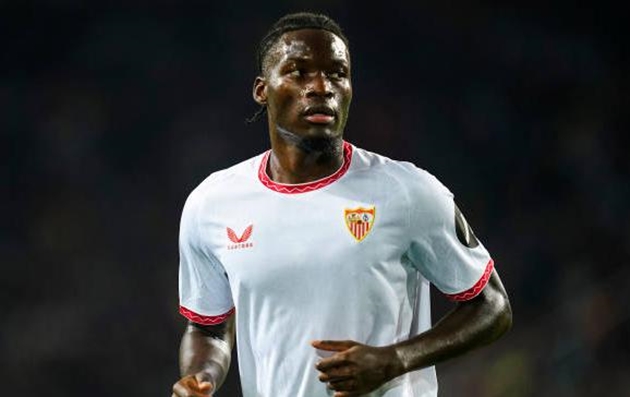 Lucien Agoume có thể giúp Arsenal định hình hàng tiền vệ.