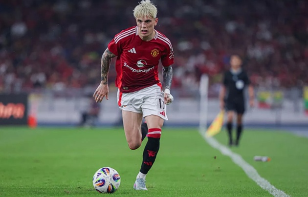 Tương lai của Alejandro Garnacho tại Old Trafford vẫn chưa chắc chắn