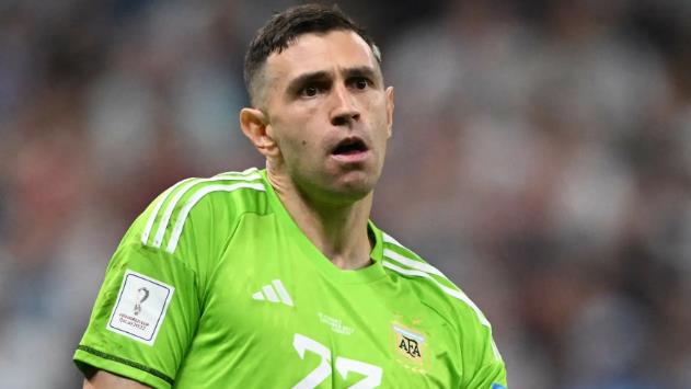 MU tiếp cận Emiliano Martinez.