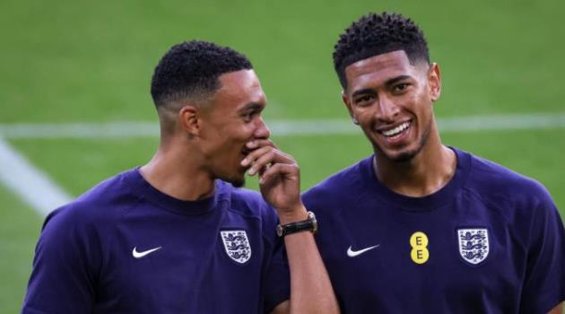 Cả Alexander-Arnold lẫn Bellinggham đều đã từng mê Barca từ nhỏ.