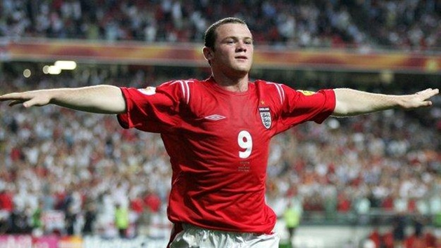 Ngày này năm xưa: Wayne Rooney và cơn cuồng phong tuổi 18 khiến cả châu Âu kinh ngạc
