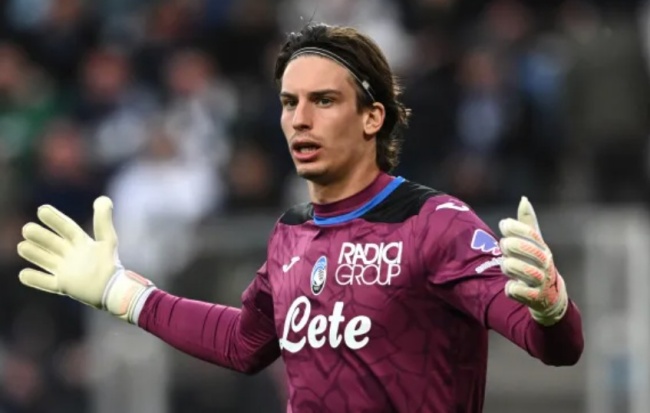 Man United nhắm Marco Carnesecchi.