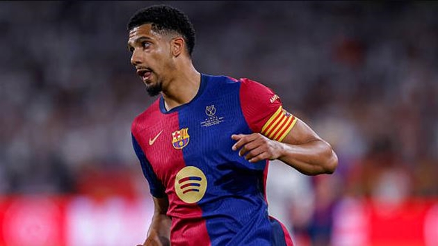 Barcelona không thể biến Araujo thành "vật tế thần"