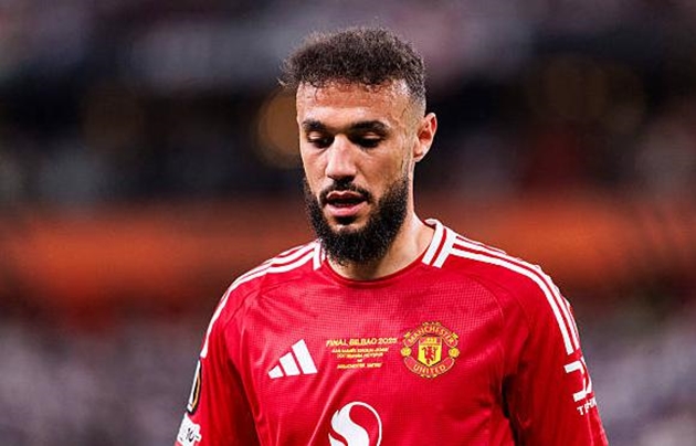 Noussair Mazraoui giúp Ruben Amorim dễ dàng sắp xếp đội hình.