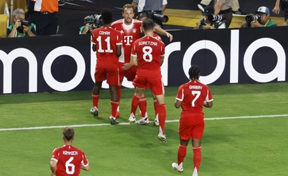 Kane vừa ghi bàn vừa kiến tạo.