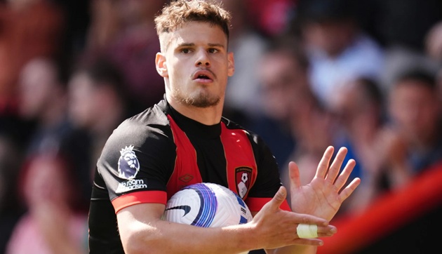 Kerkez chưa chắc đẩy Robertson rời Liverpool