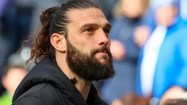 Andy Carroll từ biệt Bordeaux, chấp nhận lương thấp để sống gần con
