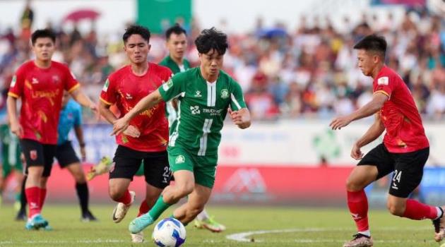 Công Phượng lặng lẽ kiến tạo, Bình Phước giành vé play-off thăng hạng V.League