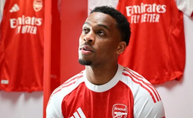 Jurrien Timber chia sẻ về kế hoạch chuyển nhượng của Arsenal