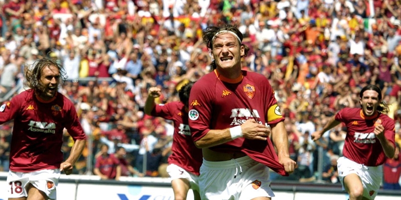 AS Roma với mùa giải 2001 lịch sử.