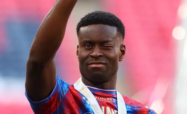 Được Foden ca ngợi, Guehi lọt tầm ngắm của Liverpool