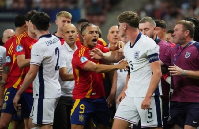 Xô xát giữa U21 Anh và U21 Tây Ban Nha sau trận tứ kết EURO U21