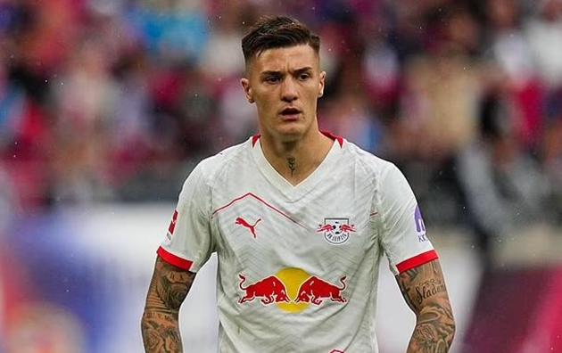 Benjamin Sesko yêu cầu mức lương khiến Arsenal không hài lòng.