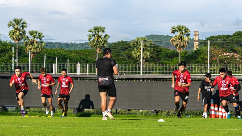 Tương lai mờ mịt của Nongbua Pitchaya: Nguy cơ giải thể vì án phạt FIFA hàng chục triệu baht
