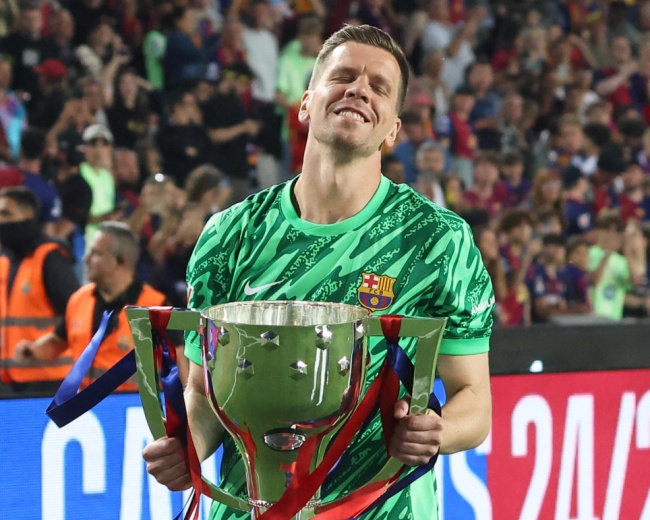 Wojciech Szczesny sẽ ở lại Barca.