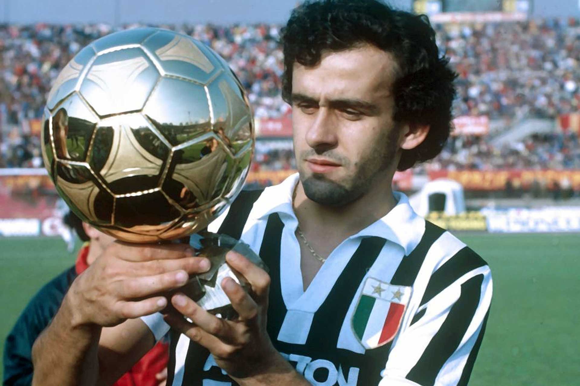 Platini giành quả bóng vàng trong màu áo Juve.