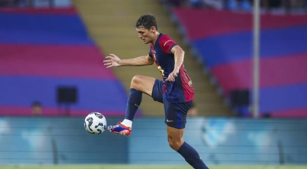Hansi Flick loại bớt trung vệ, Christensen sắp rời Barcelona