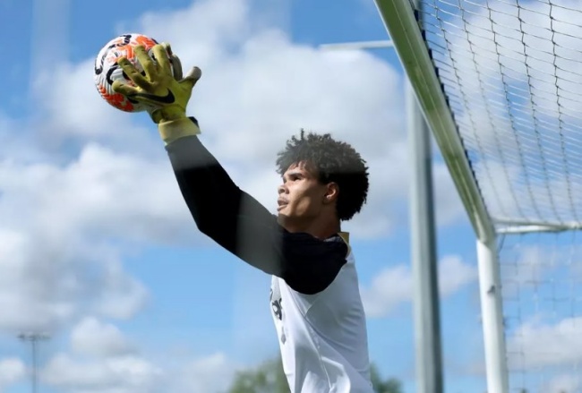 Campbell sắp chia tay Chelsea, Crystal Palace muốn chớp cơ hội