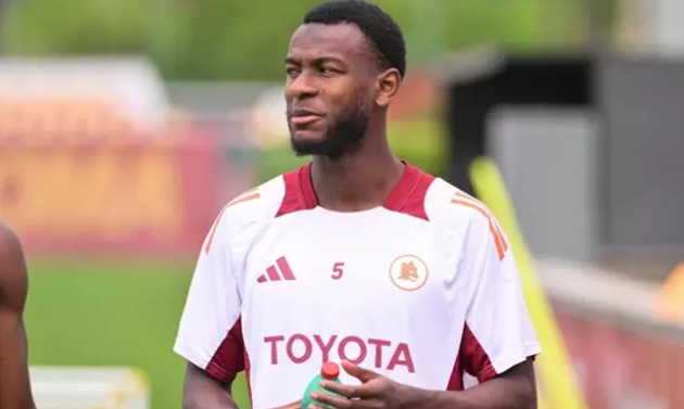 AS Roma đề nghị bán Ndicka, Real Madrid chần chừ
