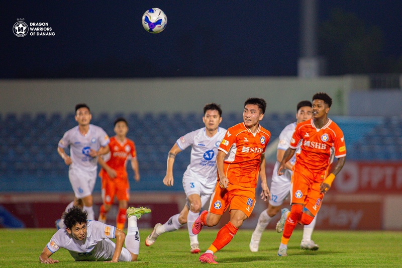 Lý do VPF bác bỏ đề xuất đổi sân đá play-off của SHB Đà Nẵng