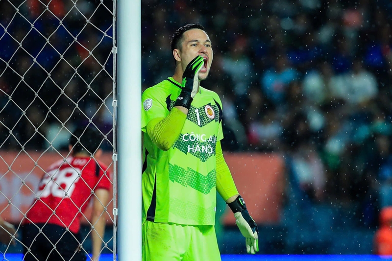 Người hâm mộ "phát cuồng" chúc mừng Nguyễn Filip cán mốc 20 trận giữ sạch lưới V-League