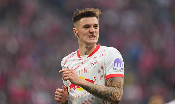 Thương vụ Benjamin Sesko của Arsenal vẫn chưa xong.