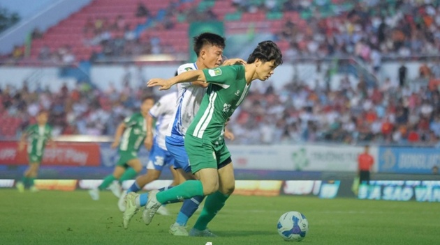 Vì sao Công Phượng nhường penalty dù đang đua Vua phá lưới?