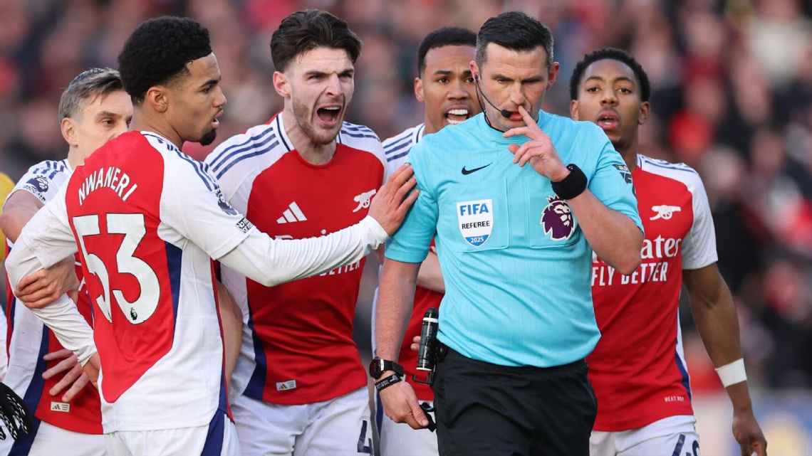 Người thắng, kẻ thua vì các quyết định của VAR tại Premier League 2024/25