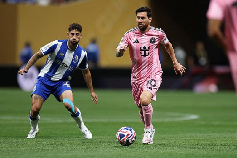Messi vẫn toả sáng trước các ông lớn châu Âu.