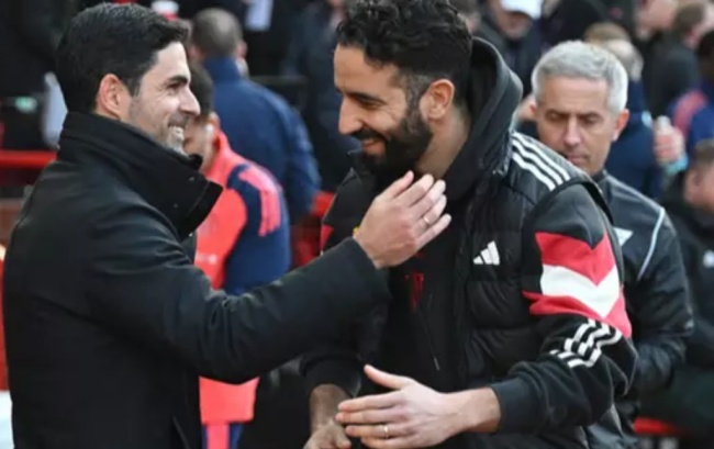 Cựu sao MU tin đội bóng sẽ vượt Arsenal nếu chiêu mộ Mbeumo và Gyokeres