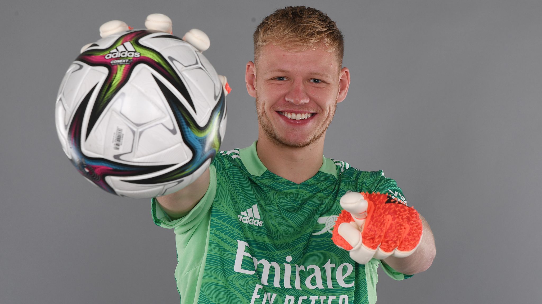 Aaron Ramsdale vừa xuống hạng cùng Southampton.