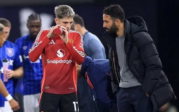 Hành động của Garnacho làm khó Man Utd
