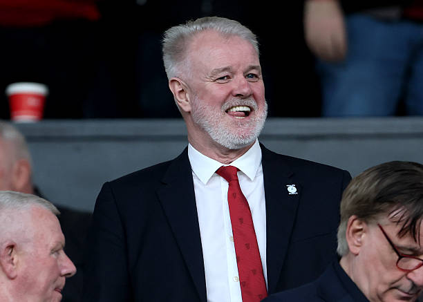Pallister cho rằng Man United nên dốc sức vì Isak.