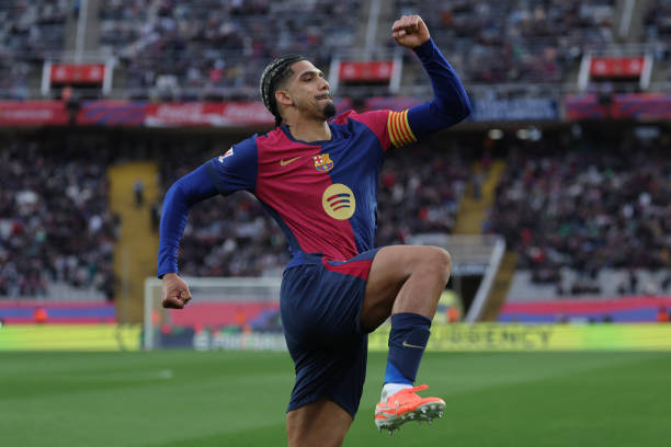 Barcelona và bài toán mang tên Ronald Araujo
