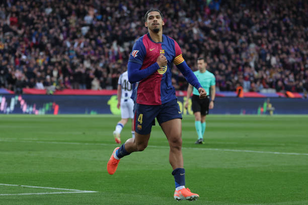 Barca nên cân nhắc kỹ về Araujo.