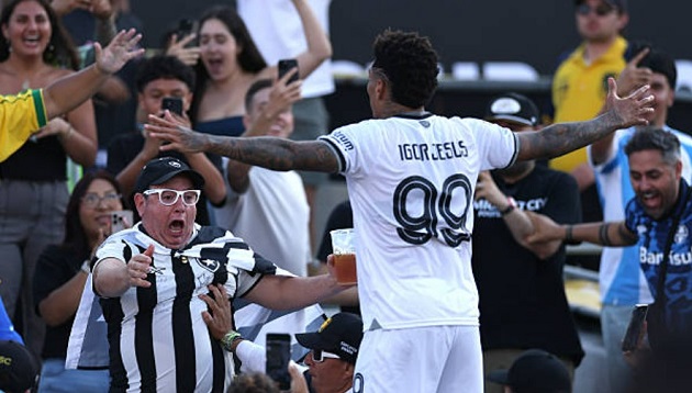 Botafogo có chiến thắng lịch sử trước PSG.