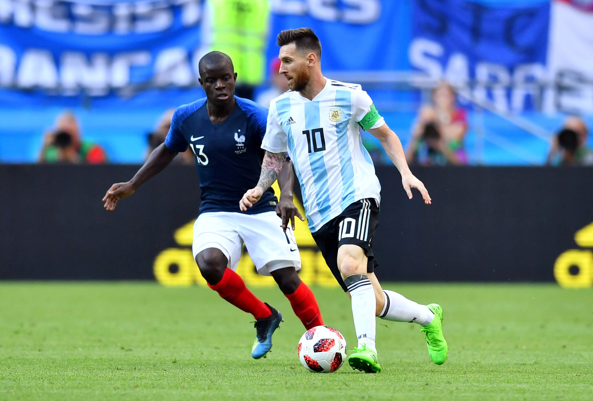 Sự Ra Đời Của "Soccer" Và Cuộc Tranh Cãi Xuyên Thế Kỉ