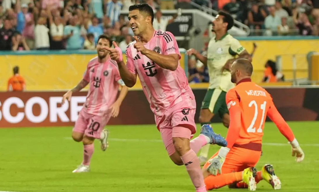Vượt qua những tai tiếng và thị phi, Luis Suarez vẫn cho thấy mình là một chân sút xuất sắc khi vừa có pha lập công trong trận hòa 2-2 giữa Inter Miami và Palmeiras ở FIFA Club World Cup, góp phần giúp đại diện MLS giành vé đi tiếp vào vòng knock-out.