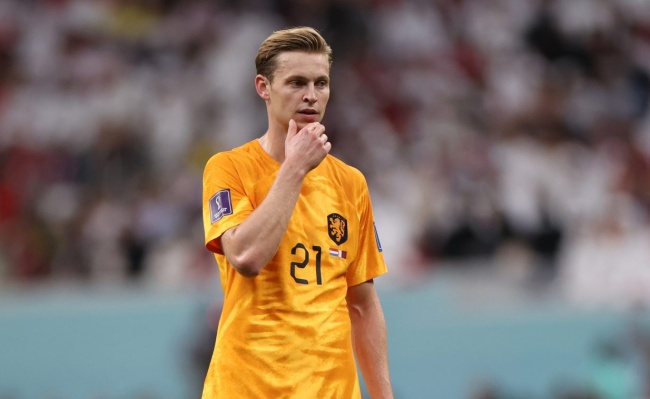 Barca tiến sát thỏa thuận mới với De Jong