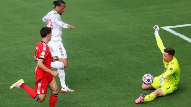 Anatoliy Trubin làm nản lòng các ngôi sao Bayern.