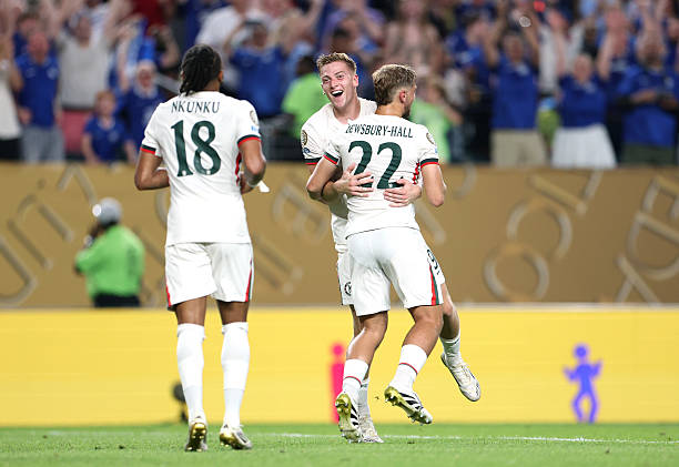 Delap ghi bàn thắng đầu tiên cho Chelsea.