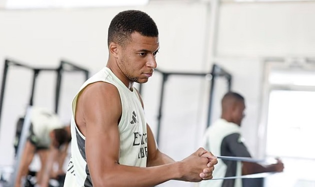 HLV Alonso thận trọng với tình trạng của Kylian Mbappe