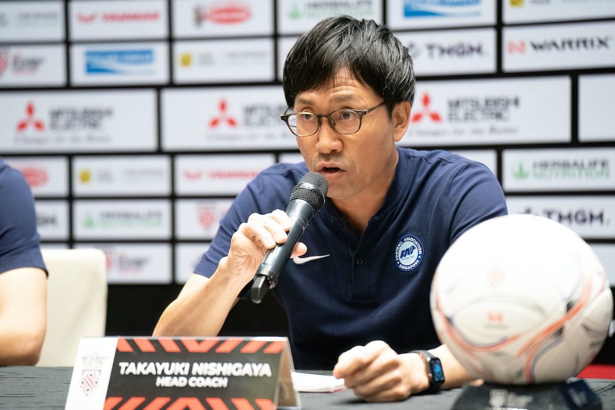 Takayuki có nguy cơ bị sa thải.