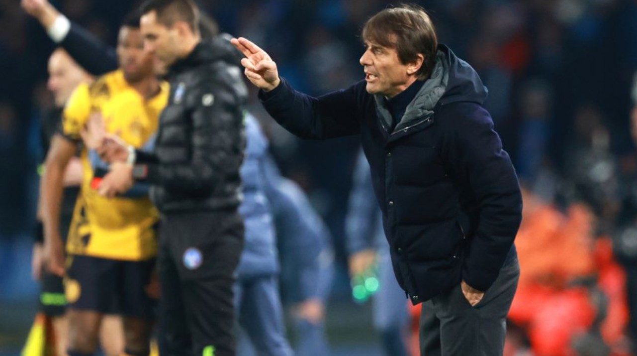 HLV Antonio Conte muốn chiêu mộ thêm những tân binh.