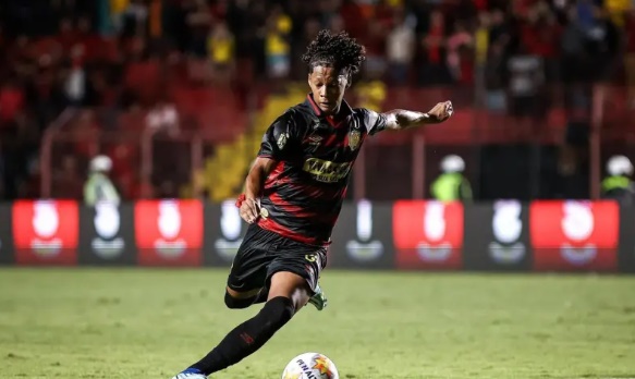 Ze Lucas - Viên ngọc thô sắp gia nhập Barca là ai?