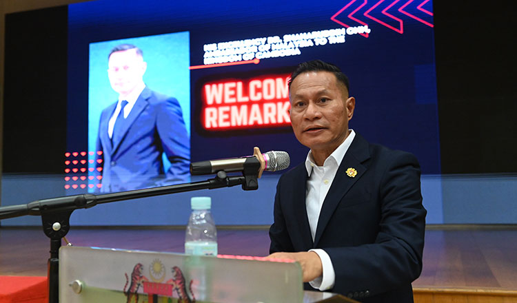 Ông Onn phát biểu về giải đấu.